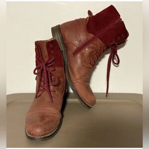 Gently Worn Size 10 Dark Red Leather & Suede Ankle Boots By Eric Michael